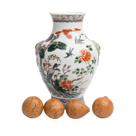Konvolut 5 tlg.: 1 Vase und 5 kleine Kalebassen. CHINA.