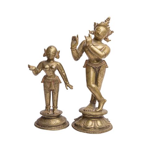 Zwei Statuetten aus Gelbmetall. INDIEN, 19./20. Jh..
