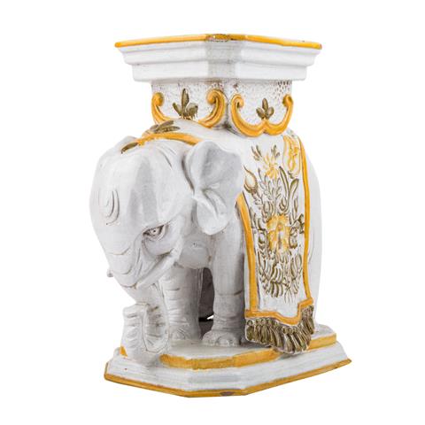 Elefant aus Keramik als Blumensäule.