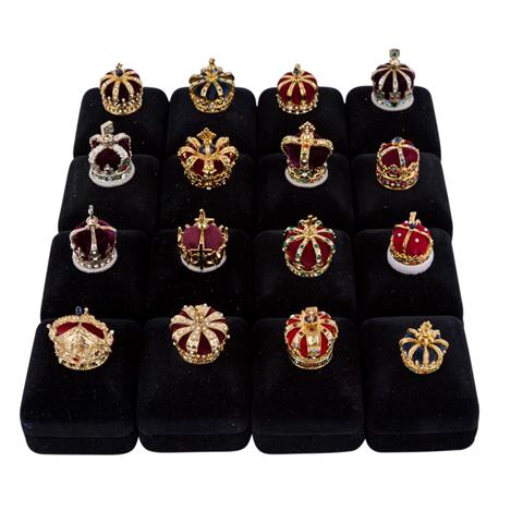 Königliche Schätze - 16 Miniatur-Repliken der