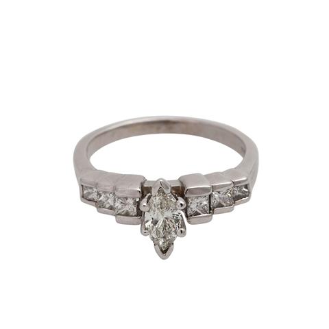 Ring mit zentralem Diamant im Marquiseschliff, ca. 0,4 ct,