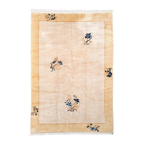 Teppich. CHINA, 20.Jh., 275x190 cm.
