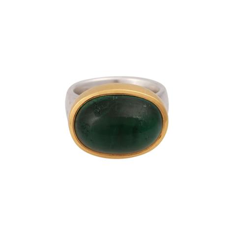 Ring mit grünemTurmalincabochon, oval ca. 18 ct,