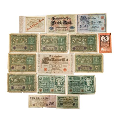 Bündel Banknoten, darunter die gesuchten und besseren Reichsbanknoten