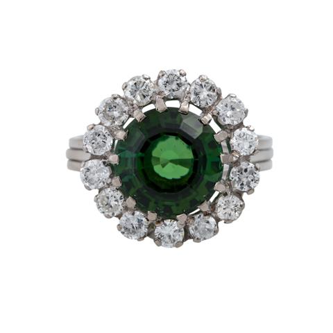 Ring mit grünem Turmalin ca. 3,1 ct, entouriert von 14 Brillanten,