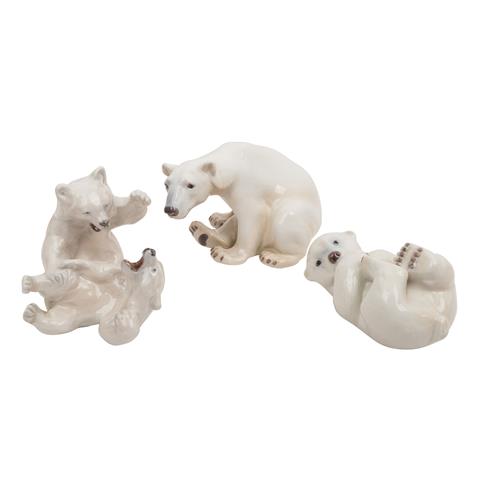 ROYAL COPENHAGEN / BING & GRÖNDAHL Porzellankonvolut „sitzender Eisbär“, „spielende Eisbärenjungen“, „junger liegender Eisbär“