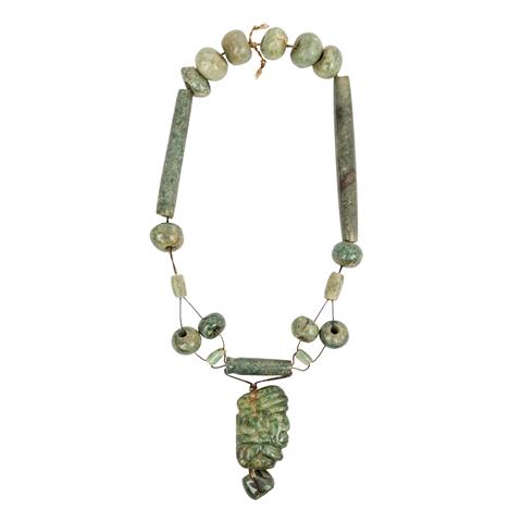 Maya-Halskette aus Jade. GUATEMALA
