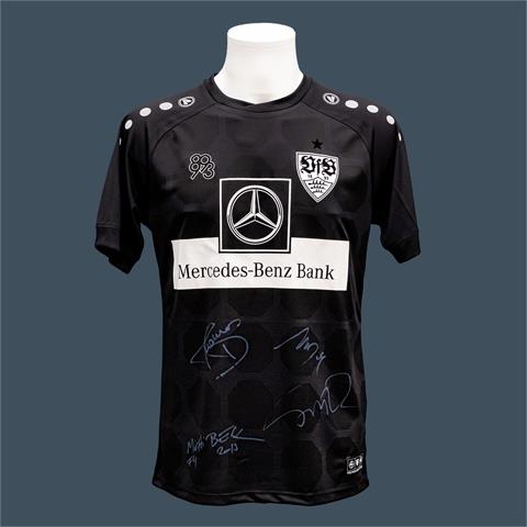 Zwei signierte T-Shirts VfB x Fanta 4 Trikots