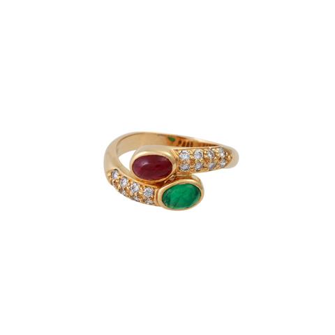 KLINGEL Ring, besetzt mit 1 Rubin, 1 Smaragd und 16 Brillanten zus. ca. 0,35ct. H/SI