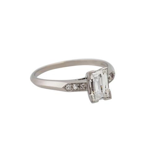 Ring mit Diamant im Treppenschliff ca. 0,8 ct,