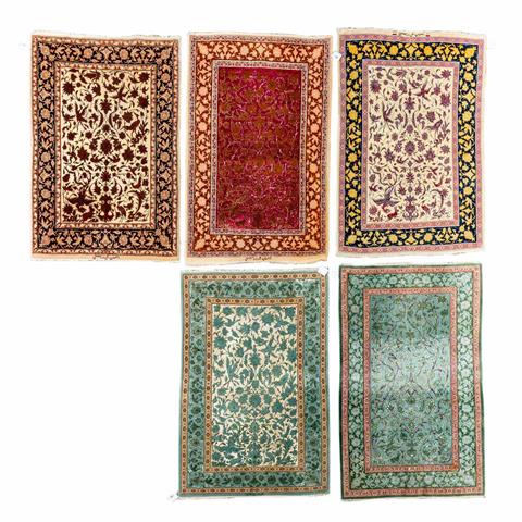 Serie von fünf feinen Orientteppichen mit Seide. IRAN, 20. Jh., je ca. 120x80 cm.