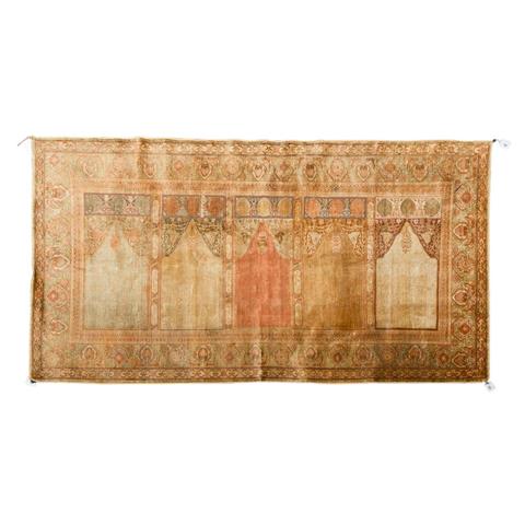Antiker Orientteppich aus Seide, 19. Jh., 129x243 cm.