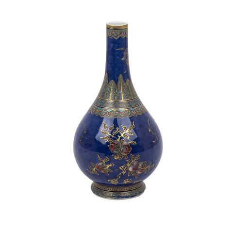 Vase aus Porzellan. CHINA, 1908-1911.
