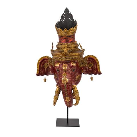 Imposante Theatermaske: Kopf des Ganesha/Phra Pikanet. THAILAND, 20. Jh..