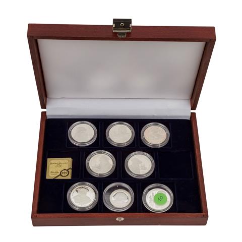8 Silbermünzen, ca. 110 Gramm SILBER fein,