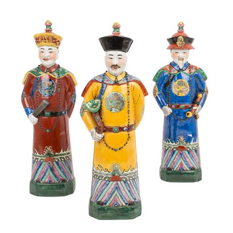 Drei Figuren aus Keramik. CHINA.