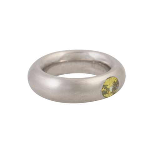 Ring mit oval facettiertem Diamant von 0,56 ct (graviert),