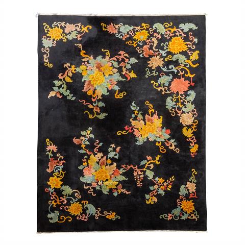 Teppich. CHINA, 20. Jh., 355x272 cm.