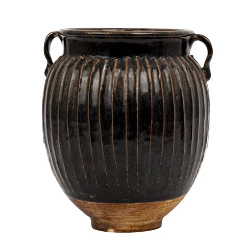Feingerippter Tzu-chou Topf aus schwarz glasiertem Steinzeug. CHINA, wohl nördliche Song-Dynastie
