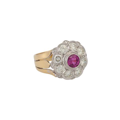 Ring mit pinkfarbenem Saphir und Diamanten von zus. ca. 1,6 ct,