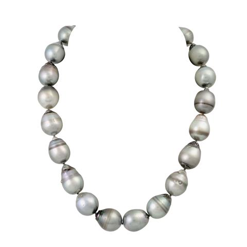 Perlenkette aus 22 großen Tahiti Zuchtperlen,