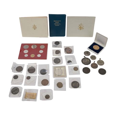 Kleine Fundgrube mit verschiedenen Münzen