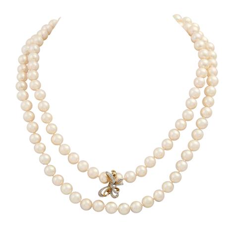 Lange Perlenkette von feiner Qualität,