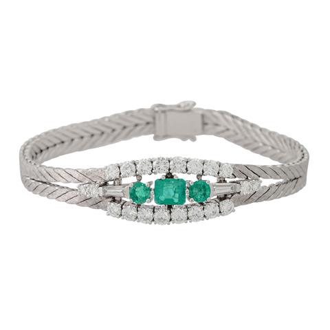 Armband mit Smaragden und Diamanten von zus. ca. 1,5 ct,