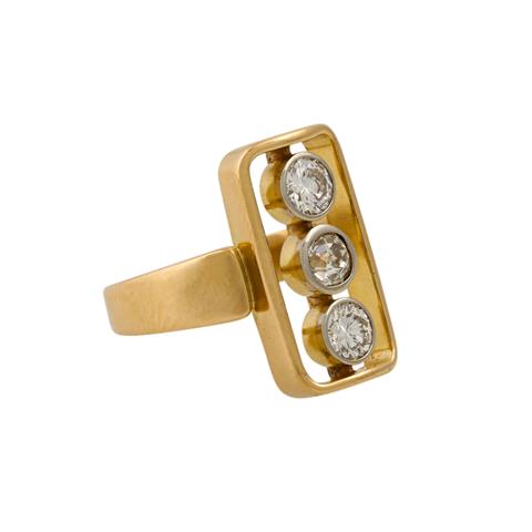Ring mit 2 Brillanten und 1 Altschliff- Diamant zus. ca. 1,0 ct,