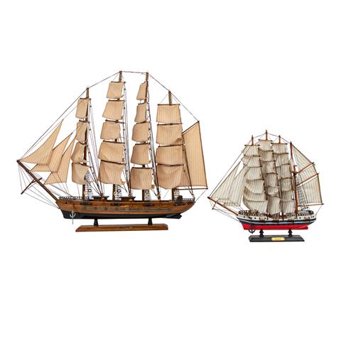 Zwei Schiffsmodelle aus Holz, 2. H. 20. Jh.,