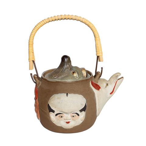 Exzellente Teekanne mit Porzellangesichtern. JAPAN, Meiji-Zeit (1868-1912).