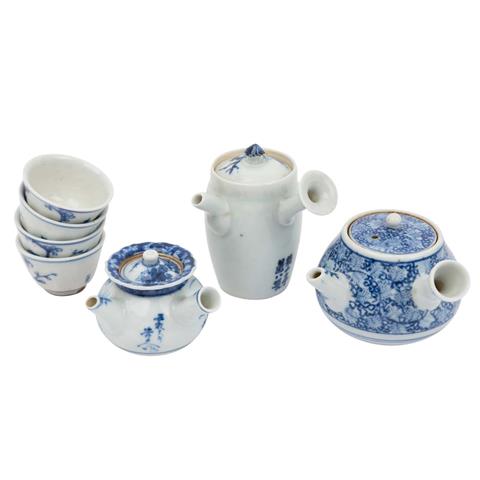 Blau-weisses Tee-Set. JAPAN, Meiji-Zeit (1868-1912).
