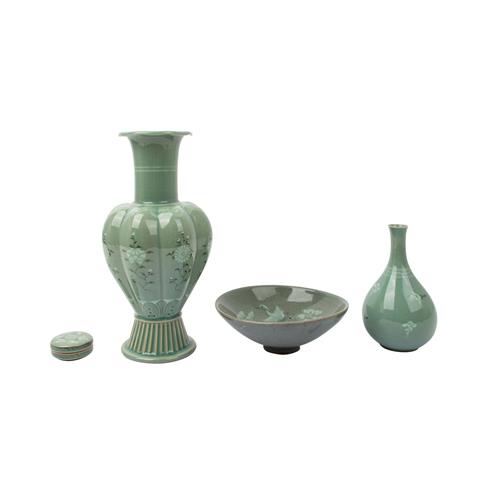 4 Teile aus Steinzeug im koreanischen Stil, JAPAN, 20. Jh.: