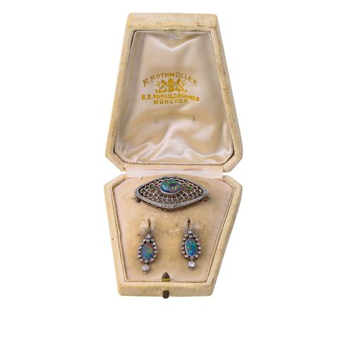 Feine Brosche und Ohrhänger mit Opal, grünem Granat und Diamanten