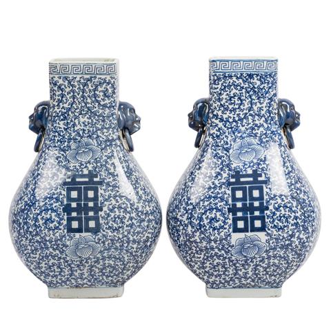 Paar Vierkantige, blau-weisse Vasen. CHINA,