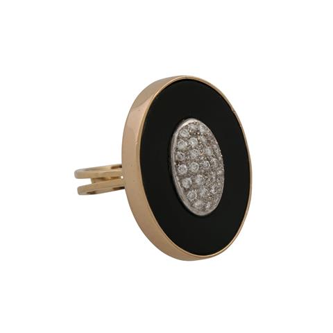 Ring mit Brillanten ca.  0, 25 ct in ovaler Onyxplatte,