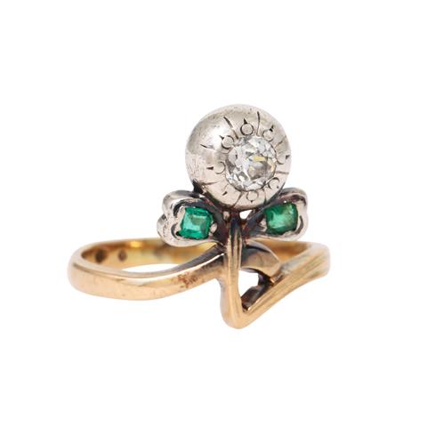 Jugendstil Ring mit Altschliffdiamant ca. 0,25 ct und 2 Smaragden