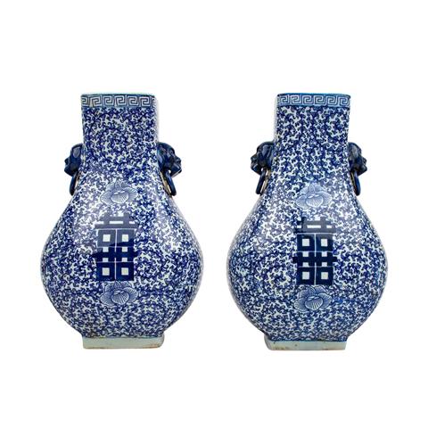 Paar blau-weisse Vasen. CHINA, 20. Jh.