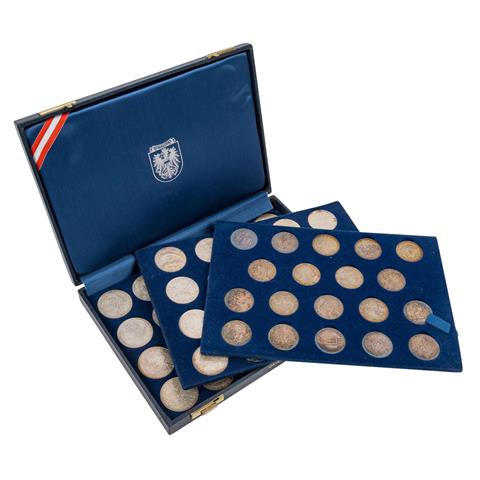 Österreich - Sammlung von 63 Münzen zu 25 (19x)/50 (20x)/100 (24x) Schillingen,