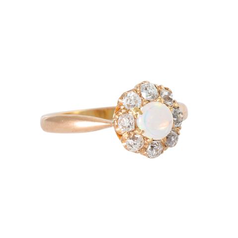 Ring mit Opal und Altschliffdiamanten