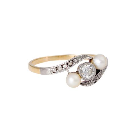 Ring mit Altschliffdiamant ca. 0,17 ct, 2 Perlen und 10 Diamantrosen,