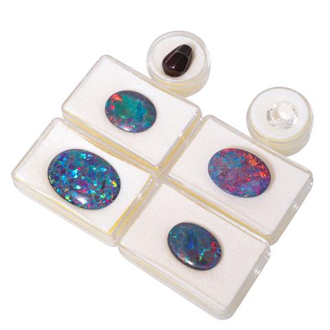 Konvolut von 4 großen ovalen Opal-Tripletten und 2 Glassteinen,