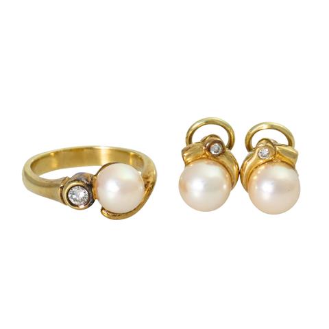 Schmuckset Ring und Ohrclips mit Perlen und Brillanten zus. ca. 0,26 ct,