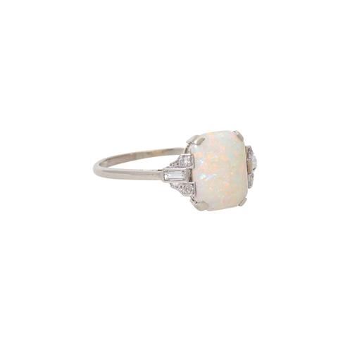 Art Déco Ring mit weißem Opal