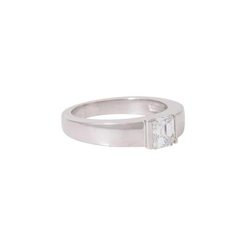 Ring mit Diamant im Smaragdschliff ca. 0,85 ct,