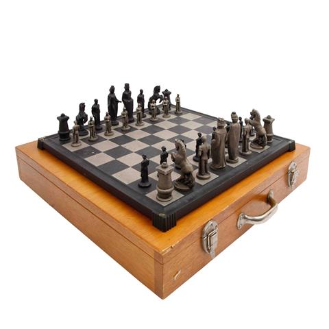 Schachspiel mit Figuren aus Eisen und Zinn, 1920er/30er Jahre,