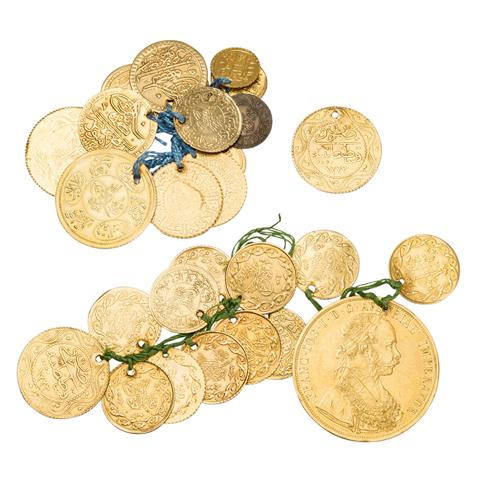 Goldmünzen als Anhänger mit ca. 28 Teilen - 19./20. Jh.
