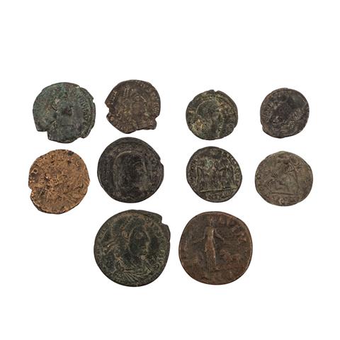 10-teiliges Konvolut antiker Bronzemünzen des Römischen Reiches -