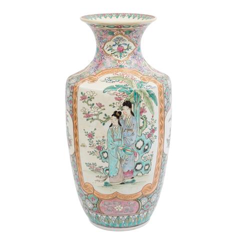 Famille rose-Vase. CHINA, Mitte 20. Jh.,