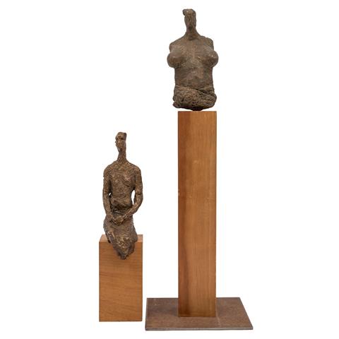 BILDHAUER/IN 20. JH., Zwei Bronzefiguren,